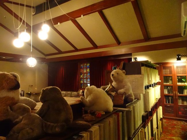 トイレはこちら高い場所の方にあるので<br /><br />ついでに隠し撮り(≧∇≦)