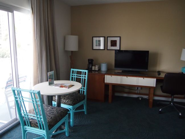 入口のドアの色に合わせたカラーコーディネイトで中もブルーの色が使われていて、ブルーの色が好きな私はラッキー。