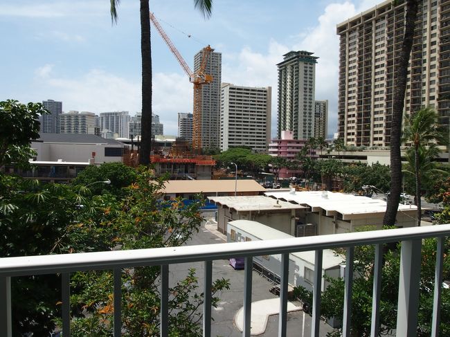 そして、景色は工事現場ビュー!<br />何の問題ありません。<br />日中、出歩いているのでいいんです。