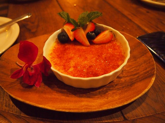 デザートに頼んだスフレ？何だったかな〜？<br />甘くて美味しい♪