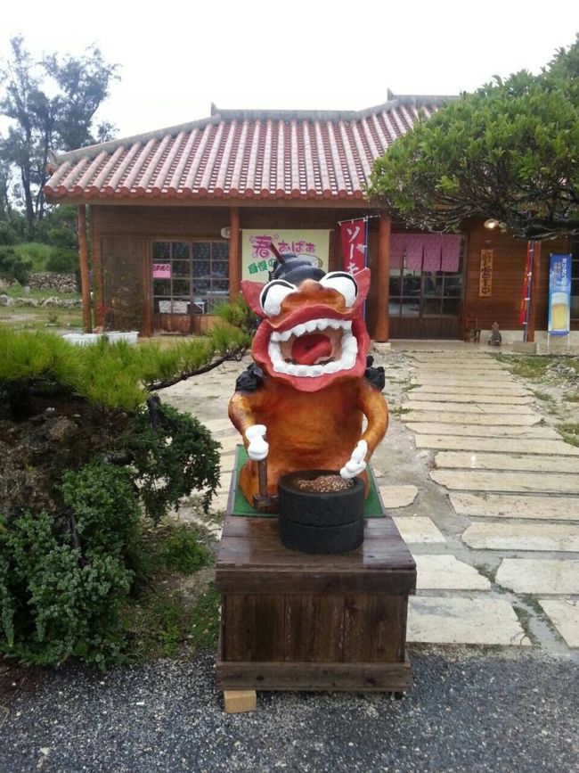 お昼はここで食べた〜<br />宮古そば美味しいな〜