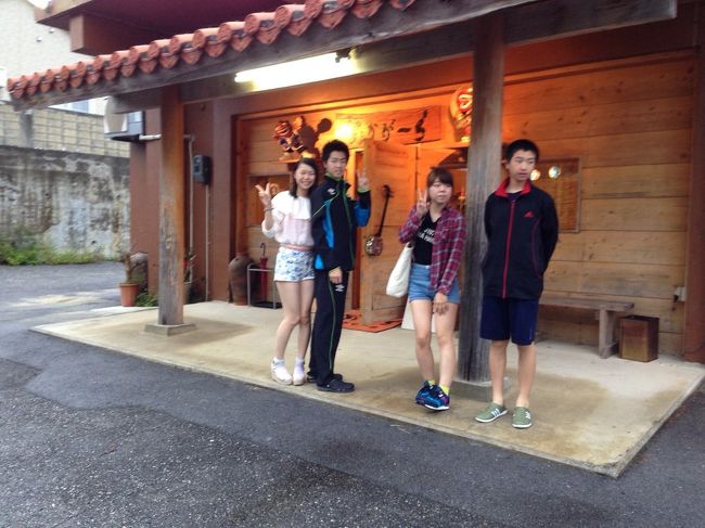 夜はブランチとかで紹介されたことのある「あかがーら」っていうお店！<br /><br />ここは、前回も行ってとてもよかった！からまた来ました〜<br /><br /><br />