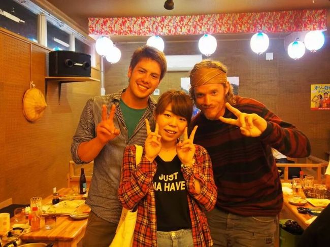 最後はイケメン外国人とパシャり<br /><br />ナイス ガイ〜笑<br /><br />あー楽しかった楽しかった<br /><br />居酒屋にいくと、あー沖縄きたーって感じする<br /><br />