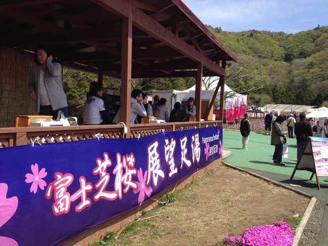 足湯ブースが。<br />歩きつかれたらのんびり漬かってもいいかもね。