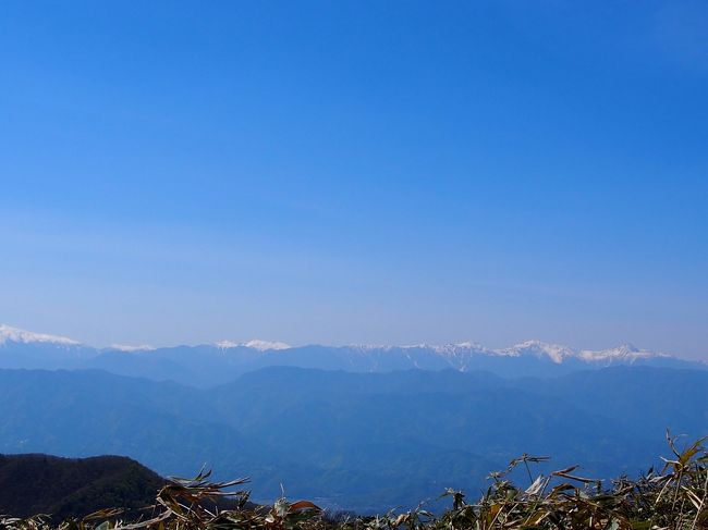 遠くに南アルプス。