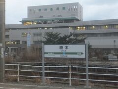 勝木駅。駅の奥にはちょっと前に話題になった徳州会病院がありました。