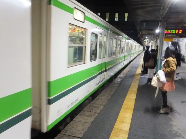 ホームに戻ると長岡行きの普通列車を待ちます。そして入線しました。新潟が始発です。