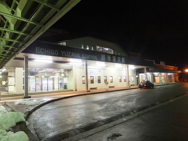 乗り換えの時間が合ったので少し外に出てみます。<br />さすがに雪が少し残っていました。