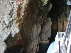 (6) 国賀海岸遊覧船(13:10-14:40) 
幸運にも(9)明暗の岩屋に入ることができました。