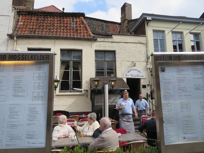 おなかがいっぱいになった所で、バスに乗るために出発です。