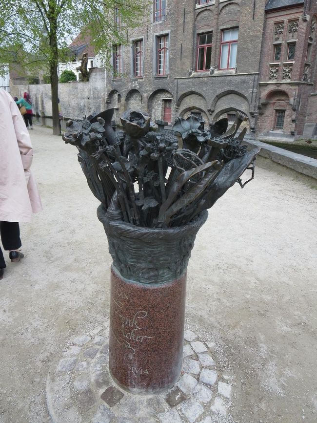 なにかのオブジェ？！