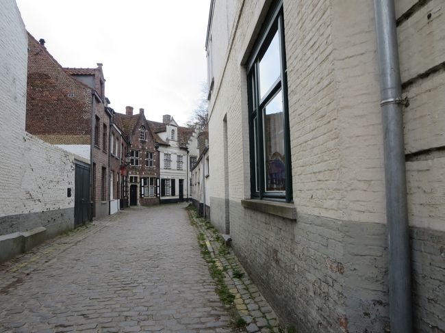 路地をぬけて・・・