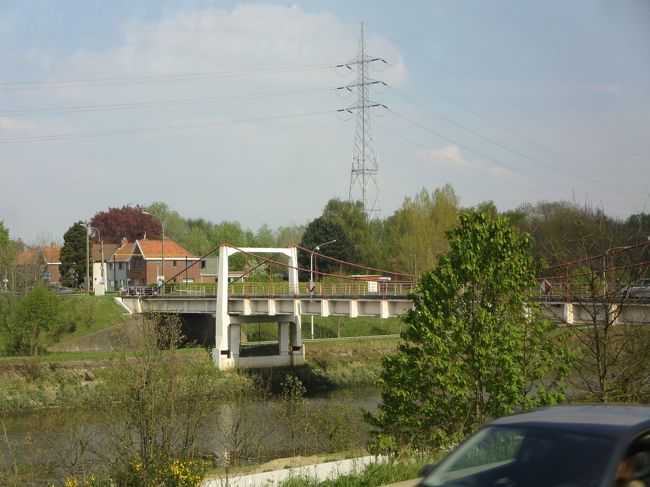 車窓より<br /><br />橋が見えます。