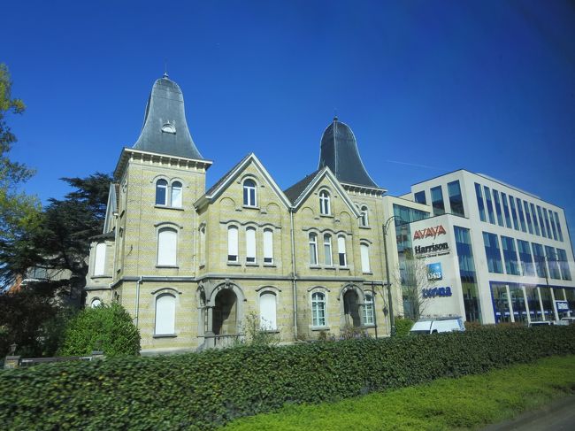 車窓より<br /><br />なかなか素敵な建物がいっぱい♪