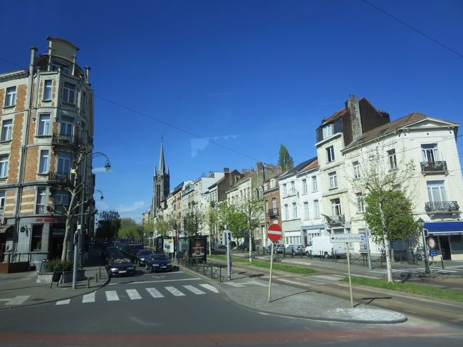 車窓より<br /><br />教会の尖塔が見えます！