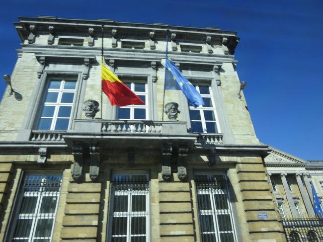 車窓より<br /><br />国会議事堂です。