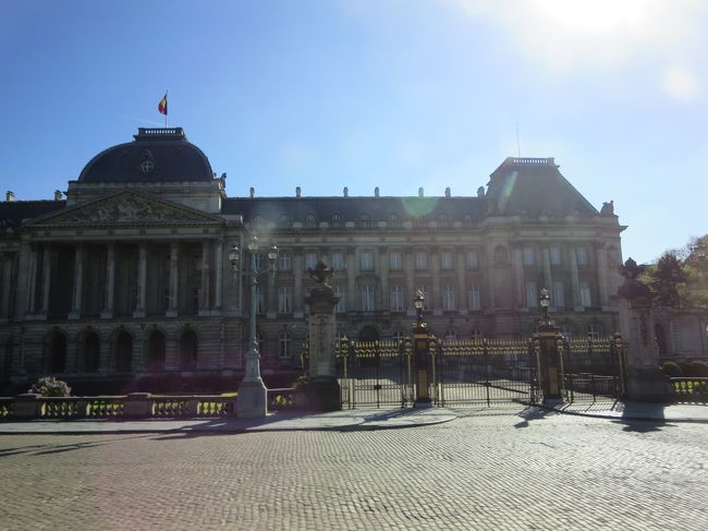 車窓より<br /><br />王宮