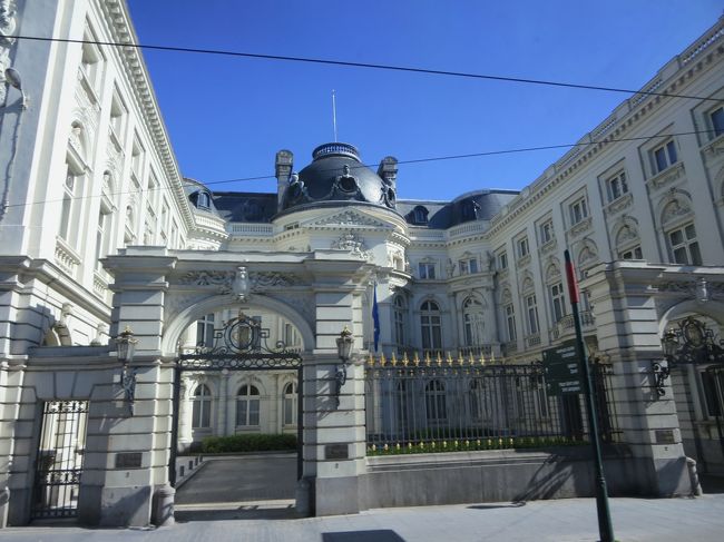 車窓より<br /><br />王宮