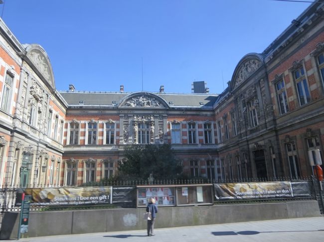 車窓より<br /><br />王立美術館