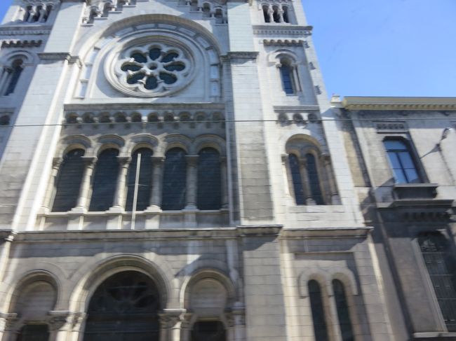 車窓より<br /><br />ノートルダム・ド・ラ・シャペル教会