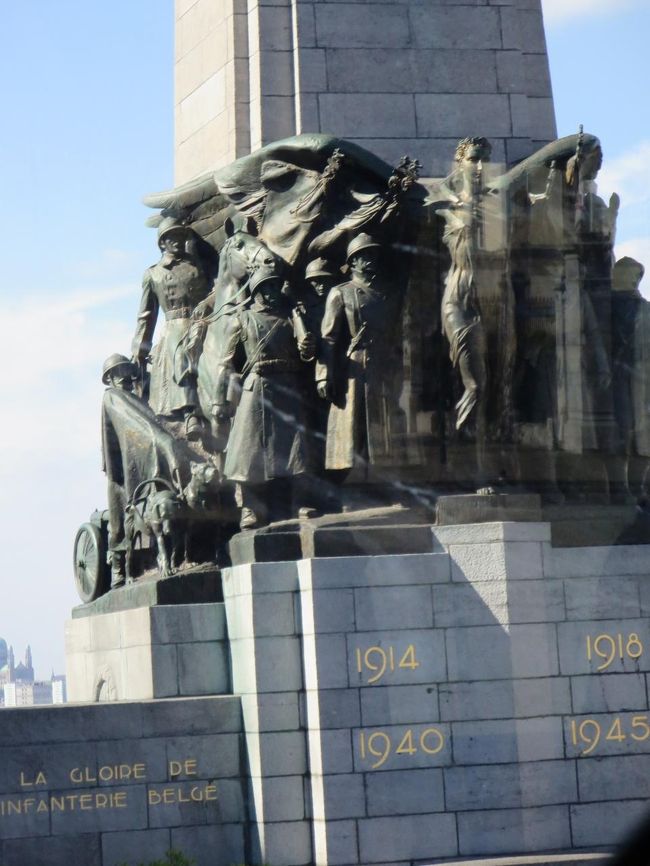 車窓より<br /><br />この塔は？！