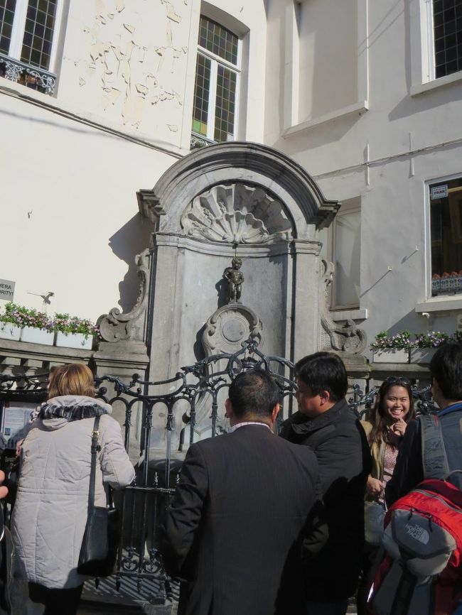 周りには、すごい人だかりです。