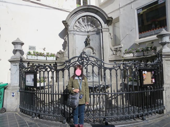 皆さん、行ってしまったので、添乗員Ｍさんに写真を撮ってもらいました♪<br /><br />では、グランプラスへ！