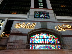 The Mallのスーパーを遊び尽くす


昨晩はガドン全体を見たかったので急ぎ足でしたが、今日は1列ごとにじっくり。マレー風カレー缶詰を吟味したり（買わなかったけど）、どんな日本食が売られているかチェックしたり。
雑貨もいろいろあります。ドイツの筆記具ファーバーカステルのアジアで売られているものはマレーシア工場で作っています。色鉛筆は日本やさらにタイよりも安い値段でした。随分迷ったけどこれも保留。