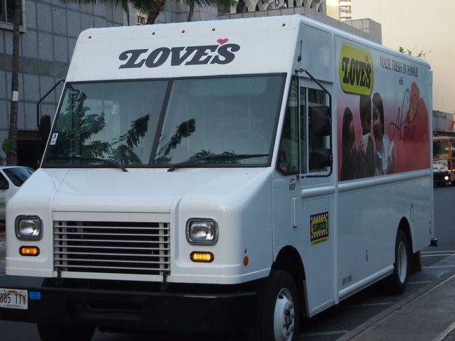 訳すと、「恋人たちのベーカリー」？<br />スミマセン英語力がありません、私。