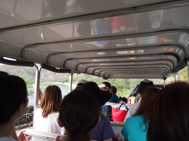 専用トロリーで坂を下り