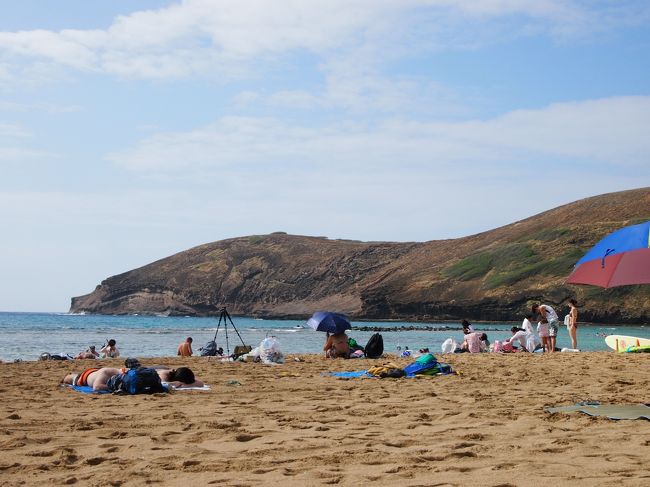 ハナウマ湾到着。<br />今回、友達のリクエストでこのハナウマ湾でシュノーケル。<br />元々ダイビングしていた彼女だから、絶対海に入って魚たちを見たかったようで、私だけだったら、この選択は無かった。