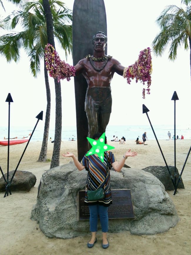 食事のあとは大商店街(憲さん風に言うと)をホロホロしてデュークさんの像の前へ。