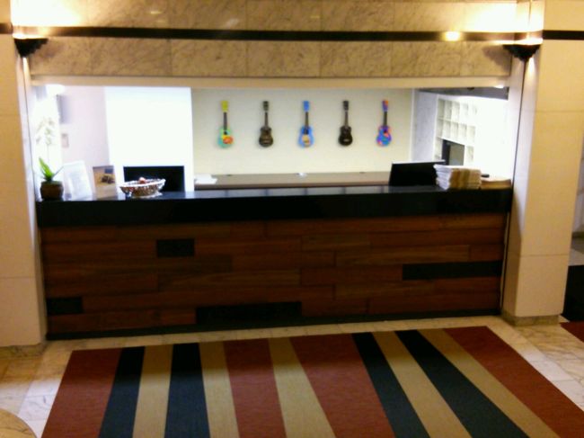 フロント。<br />スタッフの皆さんが本当に気さくで話しかけてきます(英語)。<br />以前宿泊したアクア系のアクアパームスはお堅い感じだったけど。<br />