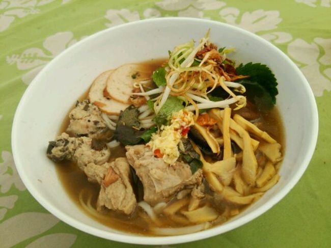 フォーは、甘辛いスープで日本人にはやや甘さがNGかしら。<br />でも、スープ以外は問題なく食べてしまった。