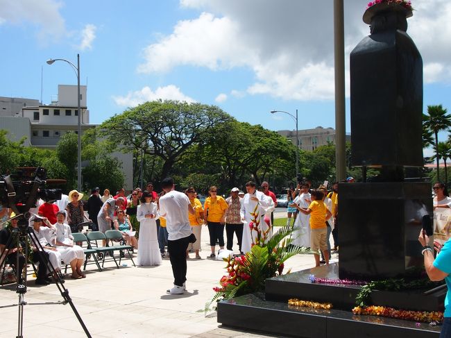 そんなこんなでイオラニ宮殿のツアーの時間になったので戻ることに。
