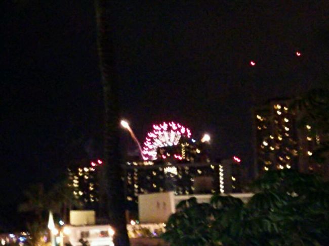 工事ビューのラナイから、なんとヒルトンの花火!<br />初めて見たよ。<br />でも今日は土曜日、火曜と金曜じゃなかった？