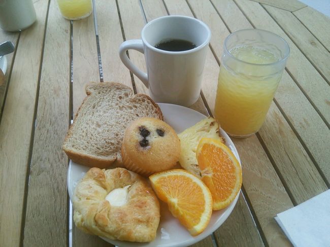 4日目の朝。<br />この日、初めてホテルの無料の朝食を頂く。<br />無料なのにこれだけ食べれて、いいでしょう!<br />節約できるところはしないとね。<br />朝7時からなので早く出かけなれば頂ける。