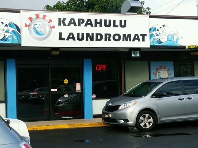 さて、ここのお店♪<br />知っている人は「木梨目線6」を見ましたね。<br />そう、憲さんが行ったコインランドリーです。