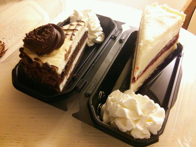 こちらのケーキを購入。<br />間違いなく美味しいわ〜!<br /><br />さすがに全部は食べられなかったの半分は後日へ。