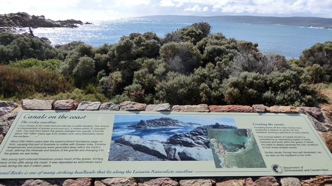 ワイナリーの予約の時間までまだ余裕があったので、近くのビーチへ。<br />Canal Rocksは夏にはスノーケリングもできるところ。<br /><br /><br />◆Canal Rocks<br />http://www.westernaustralia-travellersguide.com/canal-rocks.html