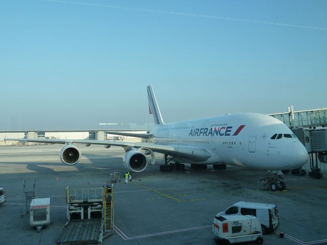 憧れの　A380に　乗れて感激です<br /><br />パリからはエールフランスでカサブランカへ向かいます<br />約3時間のフライトです<br /><br />宿泊地は　カサブランカから約100Km離れた　ラバトです<br />