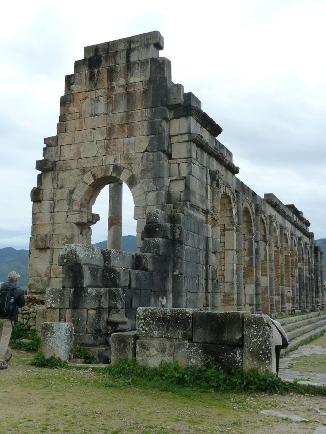 ここはローマの古代遺跡です<br /><br />ローマ帝国の凄さを感じます