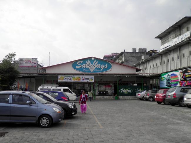 行きつけのスーパーマーケットで主に食材の調達。 