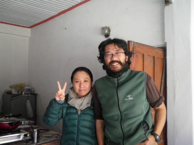 シェフはいかにも「山男」然のパパ。<br />その山男に付いてきたら、こうなった、と仰るカワイイ奥さん。<br />この食堂はオープンし立てで、今は試験的にやっており、これから本格的に食堂経営を始めるとのこと。<br /><br />これからが楽しみなポカラでは珍しい「純日本人夫婦による日本食堂」です。<br />応援したい食堂です。<br /><br />あ、そうそう、カツどんを食べましたが、さすが日本人が作るカツどんで美味しかったです。<br />値段もとてもリーズナブルでした。 
