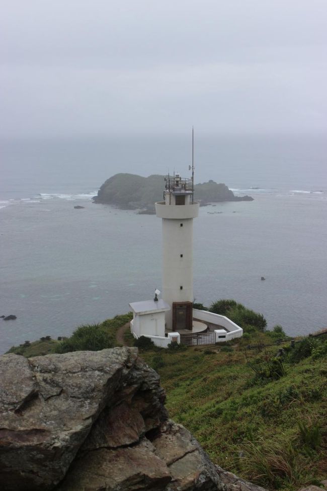 キャァー！登ったらますます雨が降ってきたー!!<br />これは大変と急いで。傘もカッパもないから濡れてしまいます。<br /><br />ラッシュガードが頼り。