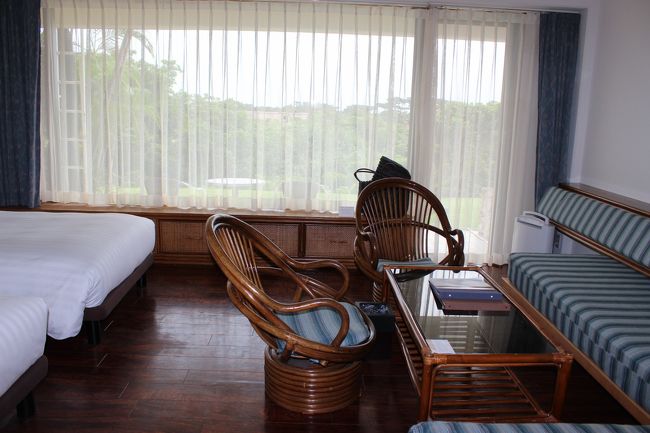 除湿器も置いてあります。最初空気清浄器と思っていたのですけどね〜。<br /><br />あとパジャマもあります！