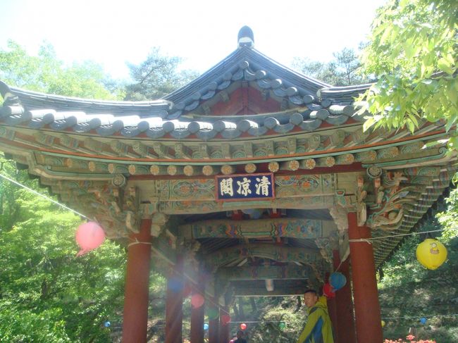 松広寺到着。<br /><br />駐車場から参道を登っていきます。<br />