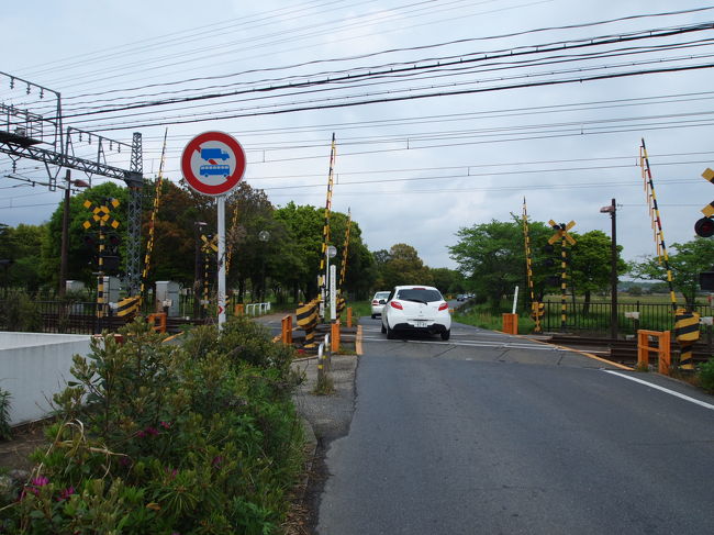 なのに普通に車が通行してるし、電車が通る。<br /><br />そしてたまに見る「花火禁止」の看板。あまりにも広いしどこからでも入れるので、そういうことされるだろうなと思いました。<br />