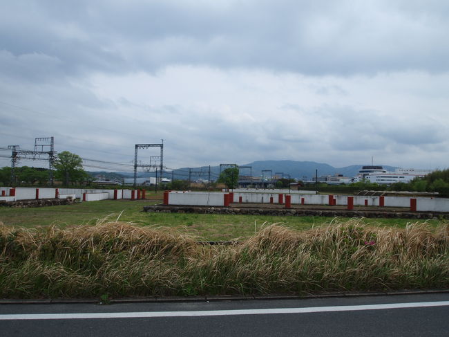未だ続く発掘調査の跡。