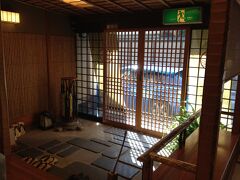 玄関です。城崎温泉からの出発です。写真はないですが、このあと温泉寺にてお墓参りを済ませてから姫路に出発です。